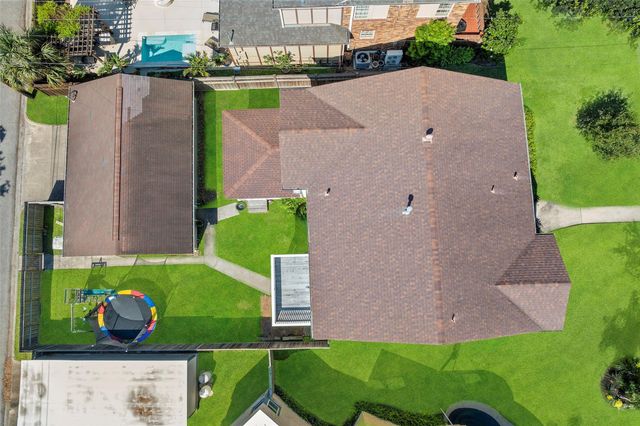 36 Cedar Lawn Circle, Galveston, TX 77551