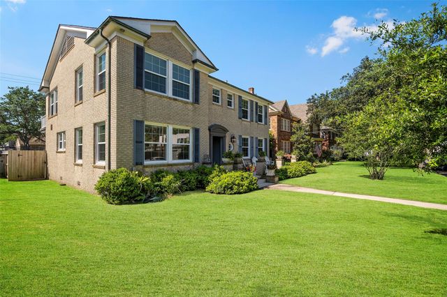 36 Cedar Lawn Circle, Galveston, TX 77551