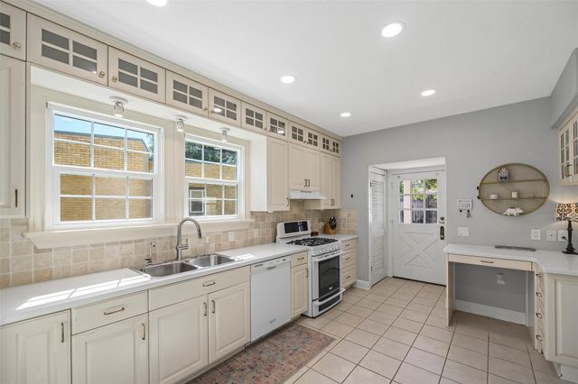 36 Cedar Lawn Circle, Galveston, TX 77551