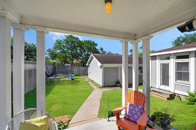 36 Cedar Lawn Circle, Galveston, TX 77551