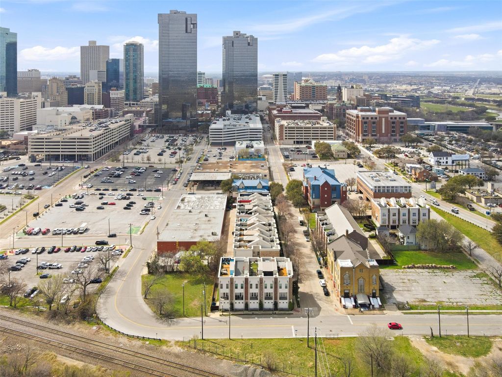 722 E 1st Street, Fort Worth, TX 76102