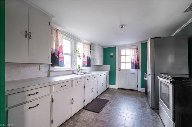 210 Little Arcadia Drive, Elkin, NC 28621