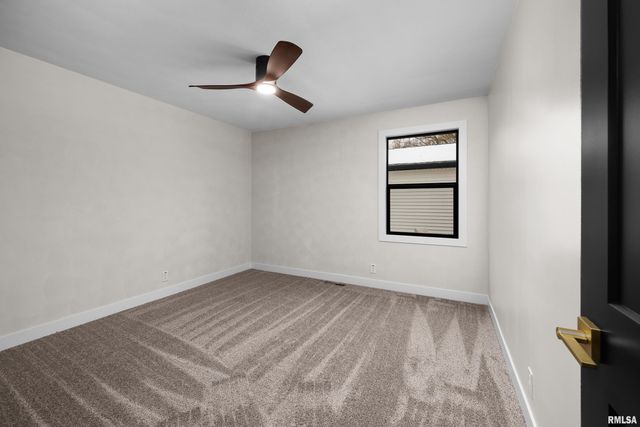 905 WISCONSIN Street, Le Claire, IA 52753