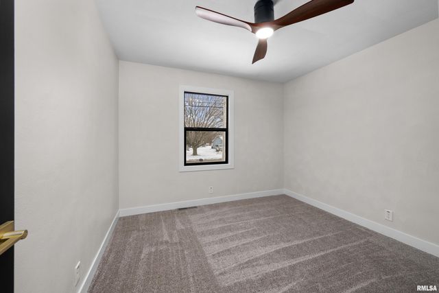 905 WISCONSIN Street, Le Claire, IA 52753