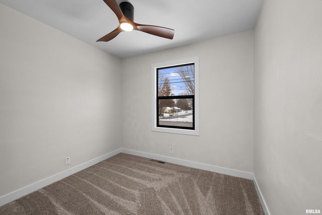 905 WISCONSIN Street, Le Claire, IA 52753