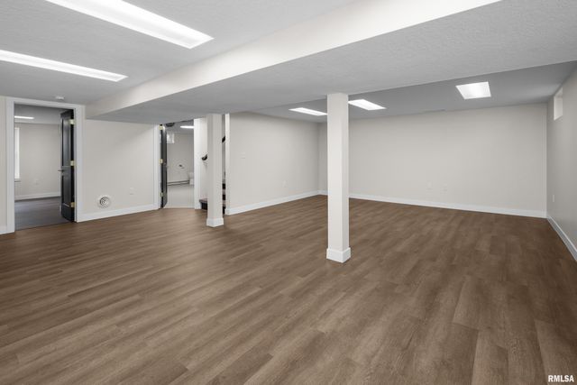 905 WISCONSIN Street, Le Claire, IA 52753