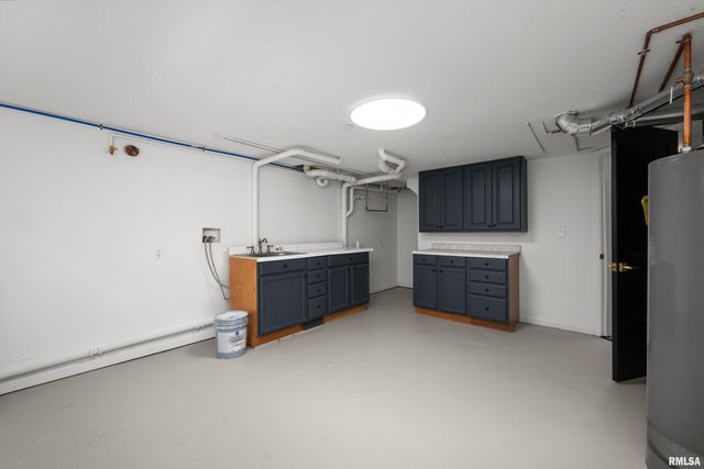 905 WISCONSIN Street, Le Claire, IA 52753