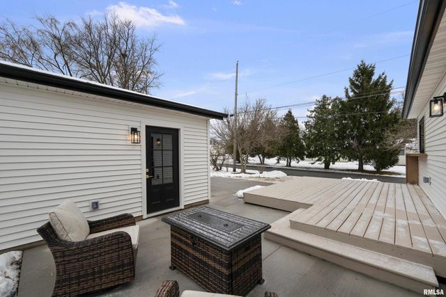 905 WISCONSIN Street, Le Claire, IA 52753