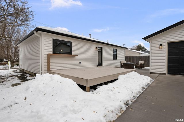 905 WISCONSIN Street, Le Claire, IA 52753