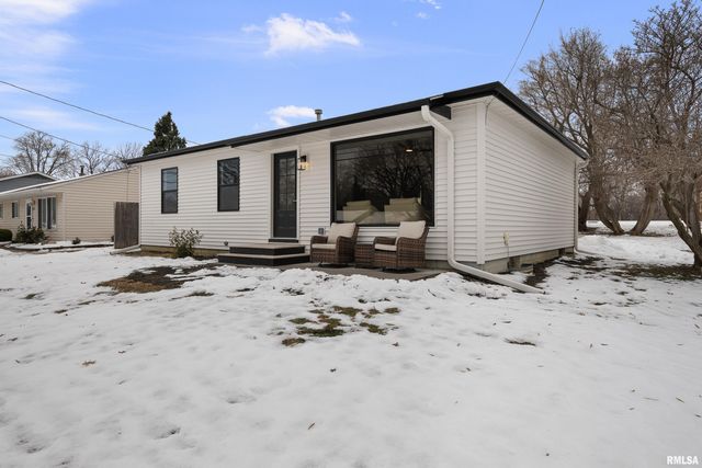 905 WISCONSIN Street, Le Claire, IA 52753