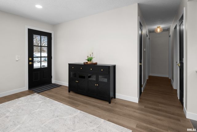 905 WISCONSIN Street, Le Claire, IA 52753