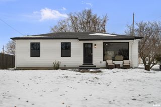 905 WISCONSIN Street, Le Claire, IA 52753