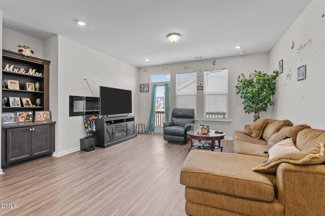 987 Parkstone Towne Boulevard, Knightdale, NC 27545