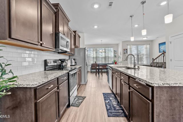 987 Parkstone Towne Boulevard, Knightdale, NC 27545