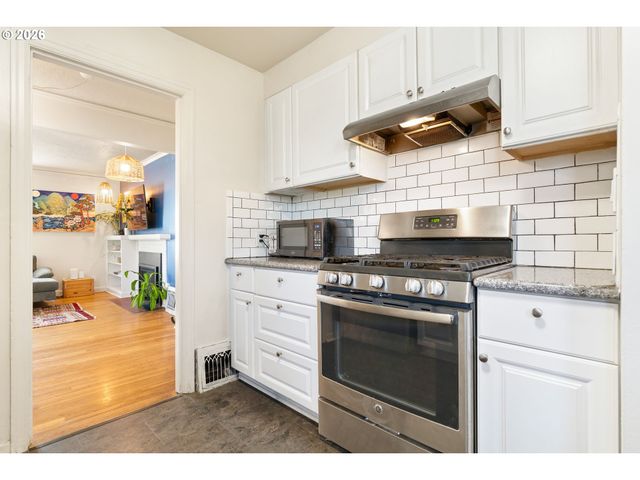 5304 Se CENTER St, Portland, OR 97206