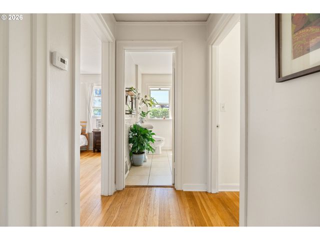 5304 Se CENTER St, Portland, OR 97206