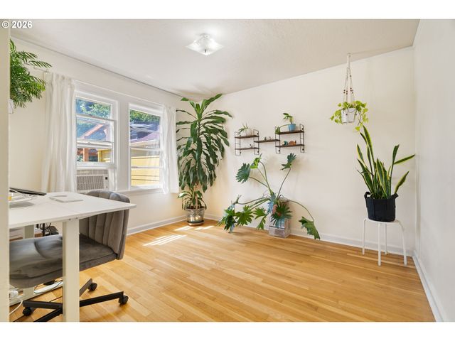 5304 Se CENTER St, Portland, OR 97206