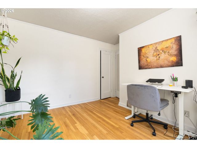 5304 Se CENTER St, Portland, OR 97206