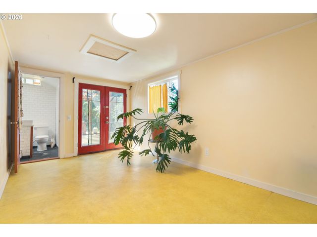 5304 Se CENTER St, Portland, OR 97206