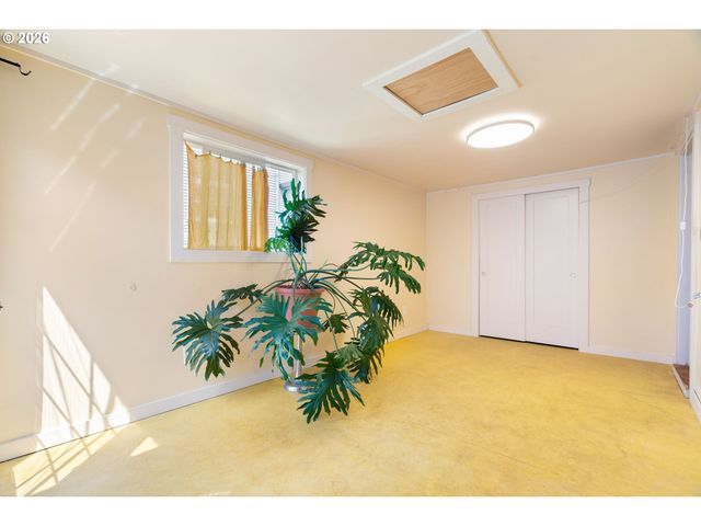 5304 Se CENTER St, Portland, OR 97206