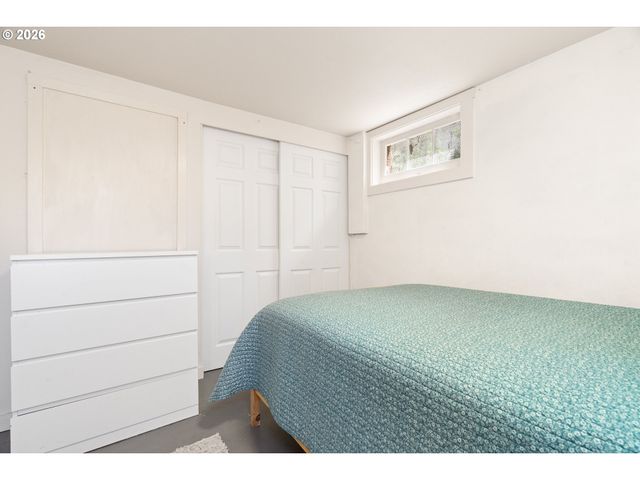 5304 Se CENTER St, Portland, OR 97206