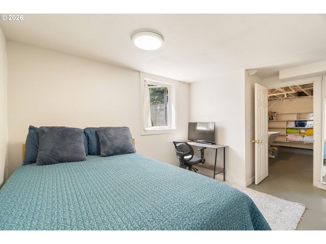 5304 Se CENTER St, Portland, OR 97206