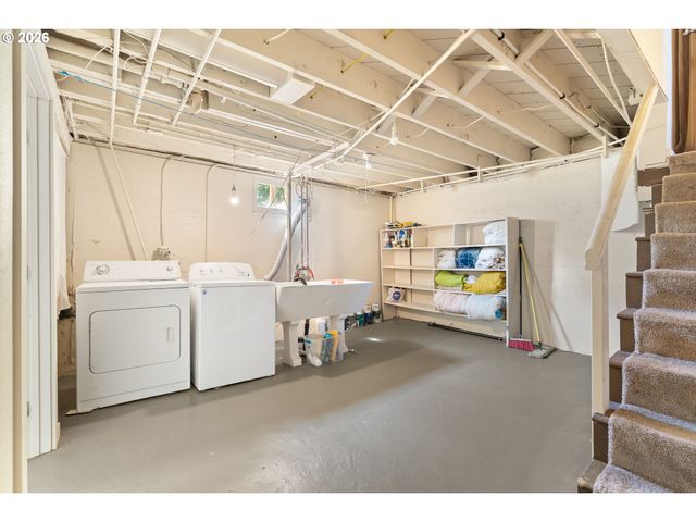5304 Se CENTER St, Portland, OR 97206