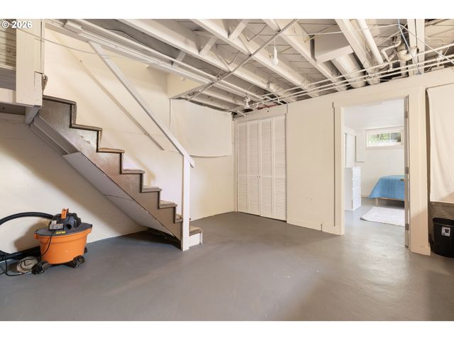 5304 Se CENTER St, Portland, OR 97206