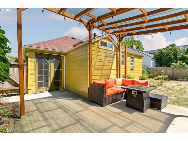 5304 Se CENTER St, Portland, OR 97206