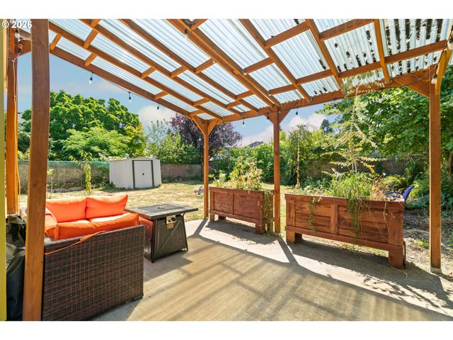 5304 Se CENTER St, Portland, OR 97206