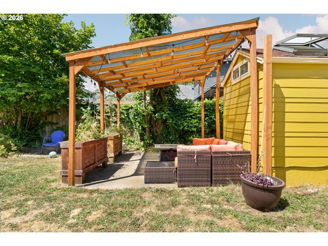 5304 Se CENTER St, Portland, OR 97206
