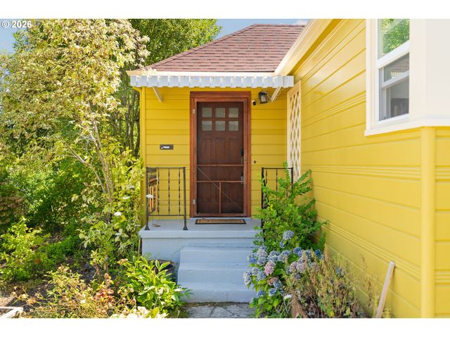 5304 Se CENTER St, Portland, OR 97206