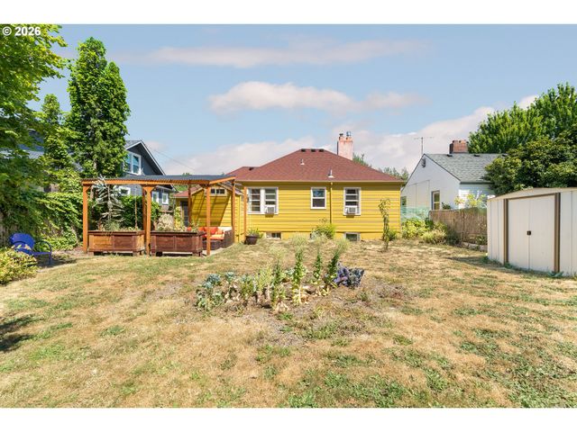 5304 Se CENTER St, Portland, OR 97206