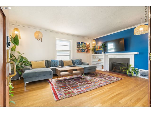 5304 Se CENTER St, Portland, OR 97206