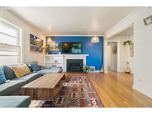 5304 Se CENTER St, Portland, OR 97206