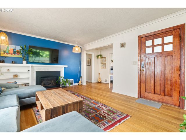 5304 Se CENTER St, Portland, OR 97206