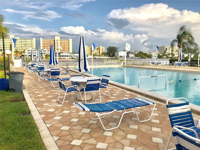 10215 REGAL DRIVE 14, Largo, FL 33774