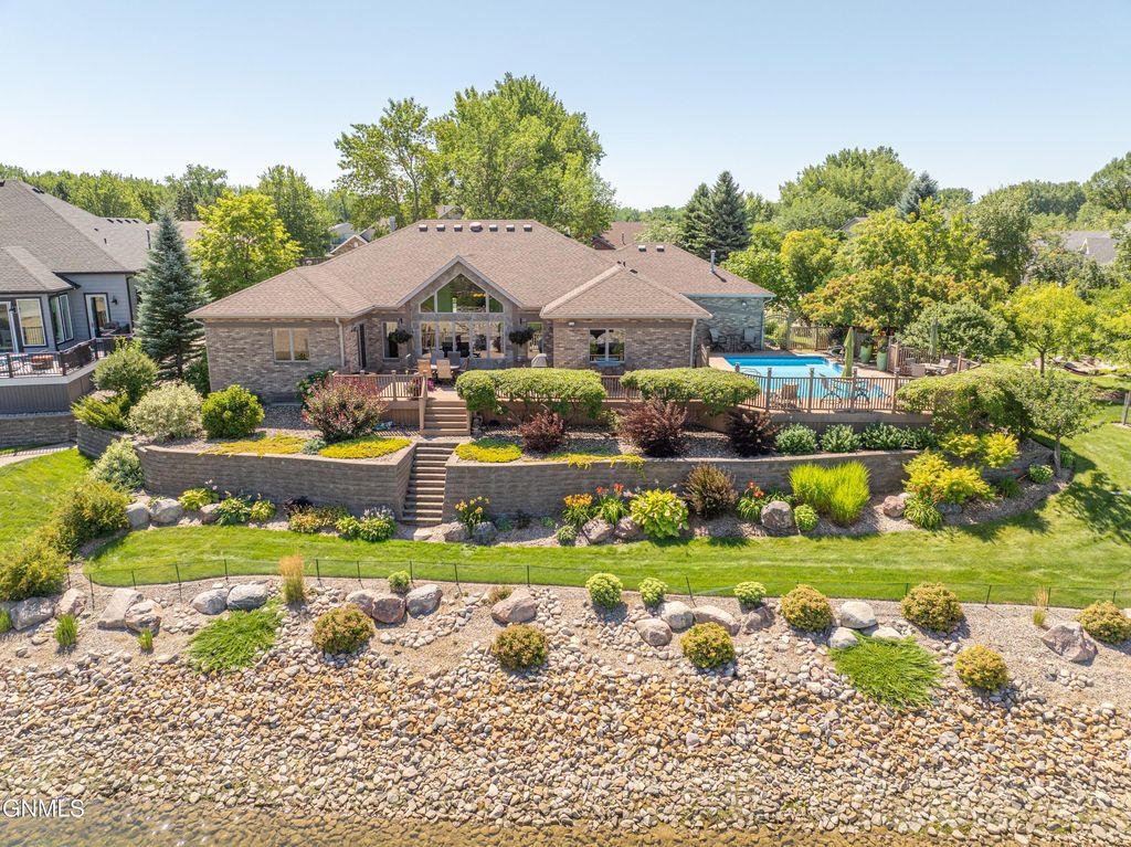 1524 &1534 Buccaneer Place, Bismarck, ND 58504 photo 4