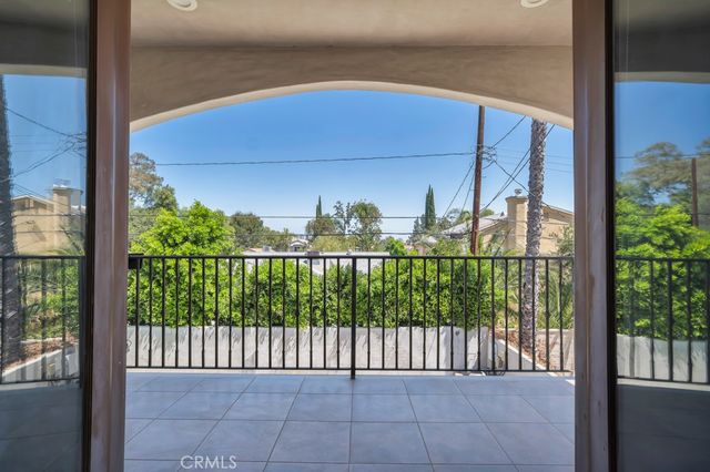 18267 Valley Vista Boulevard, Tarzana, CA 91356