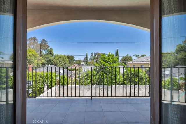 18267 Valley Vista Boulevard, Tarzana, CA 91356