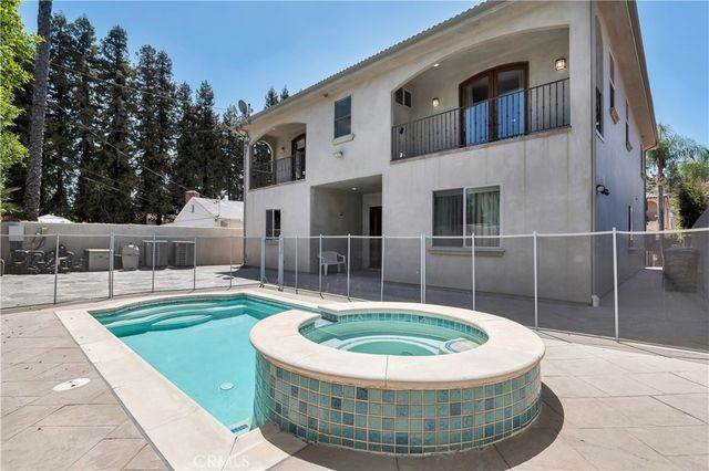 18267 Valley Vista Boulevard, Tarzana, CA 91356