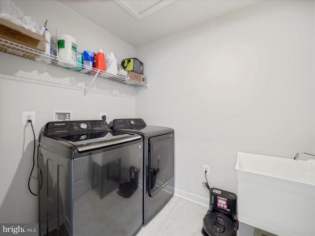 1864 SHANNON DR S, Greencastle, PA 17225