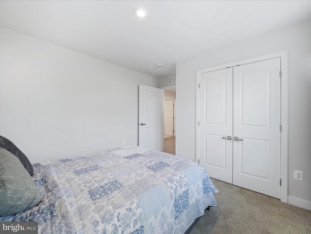 1864 SHANNON DR S, Greencastle, PA 17225