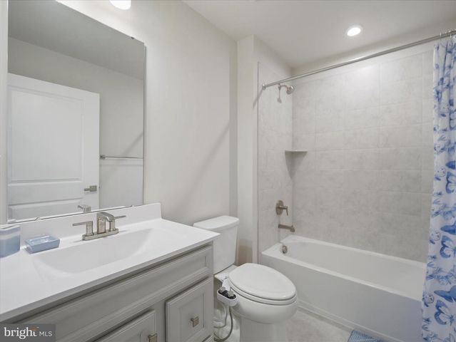 1864 SHANNON DR S, Greencastle, PA 17225