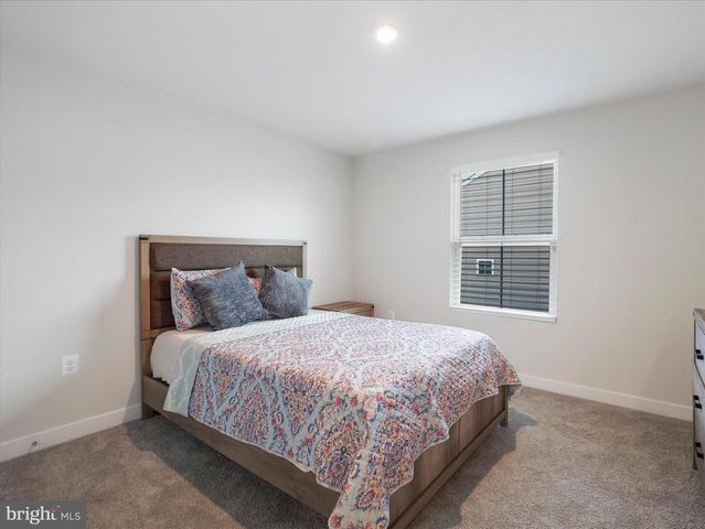 1864 SHANNON DR S, Greencastle, PA 17225