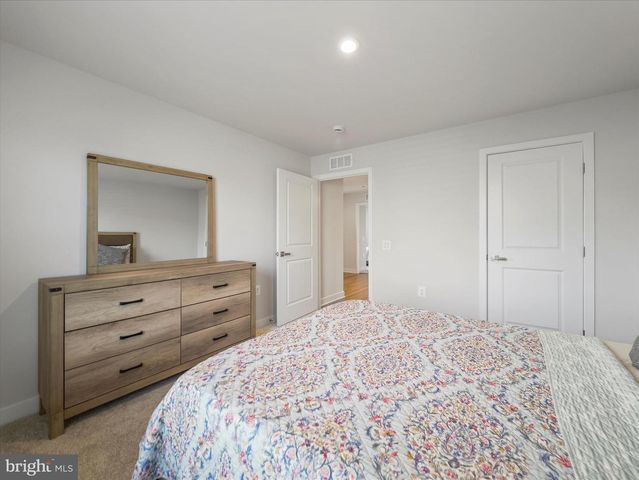 1864 SHANNON DR S, Greencastle, PA 17225