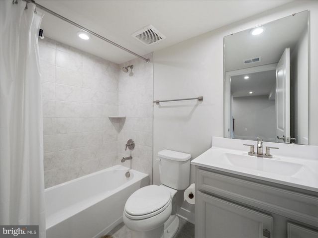 1864 SHANNON DR S, Greencastle, PA 17225