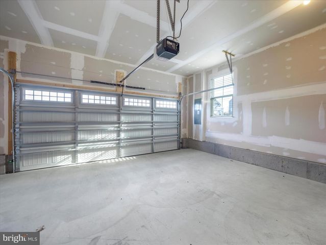 1864 SHANNON DR S, Greencastle, PA 17225