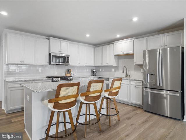 1864 SHANNON DR S, Greencastle, PA 17225