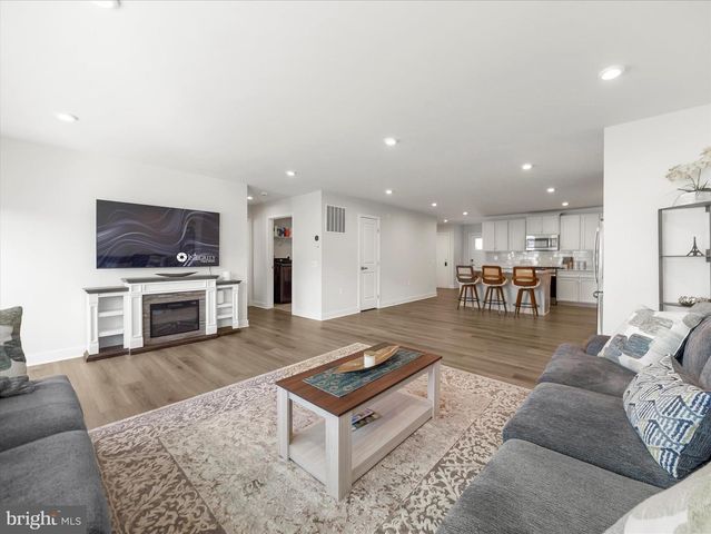 1864 SHANNON DR S, Greencastle, PA 17225